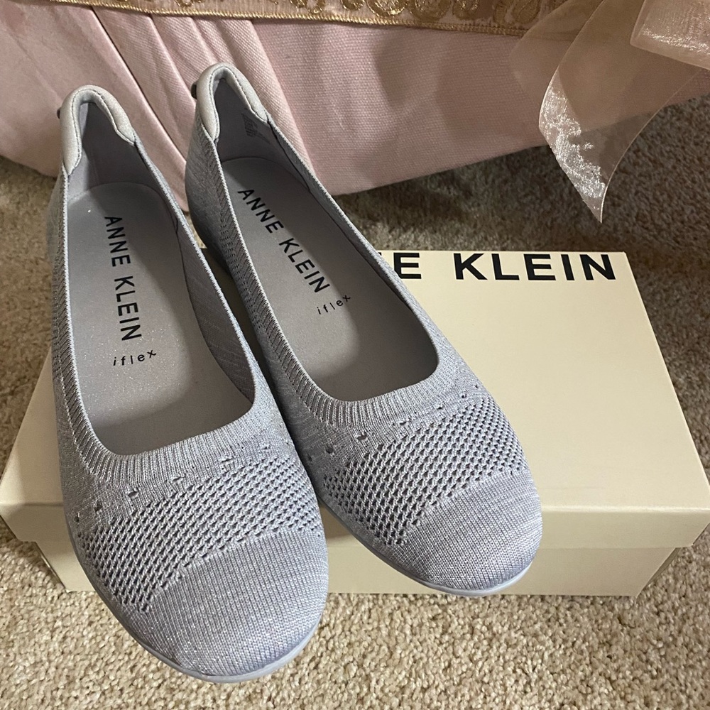 NWT- Anne Klein grey knit flats size 10